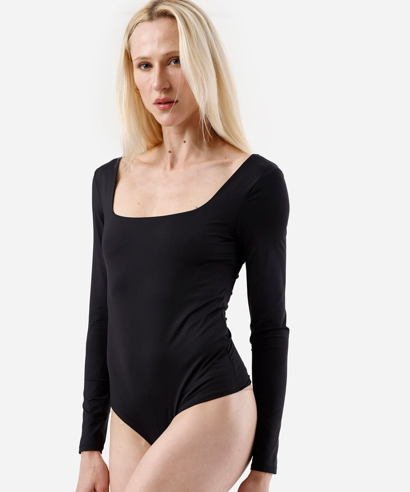 body feminino de poliamida decote quadrado manga longa preto