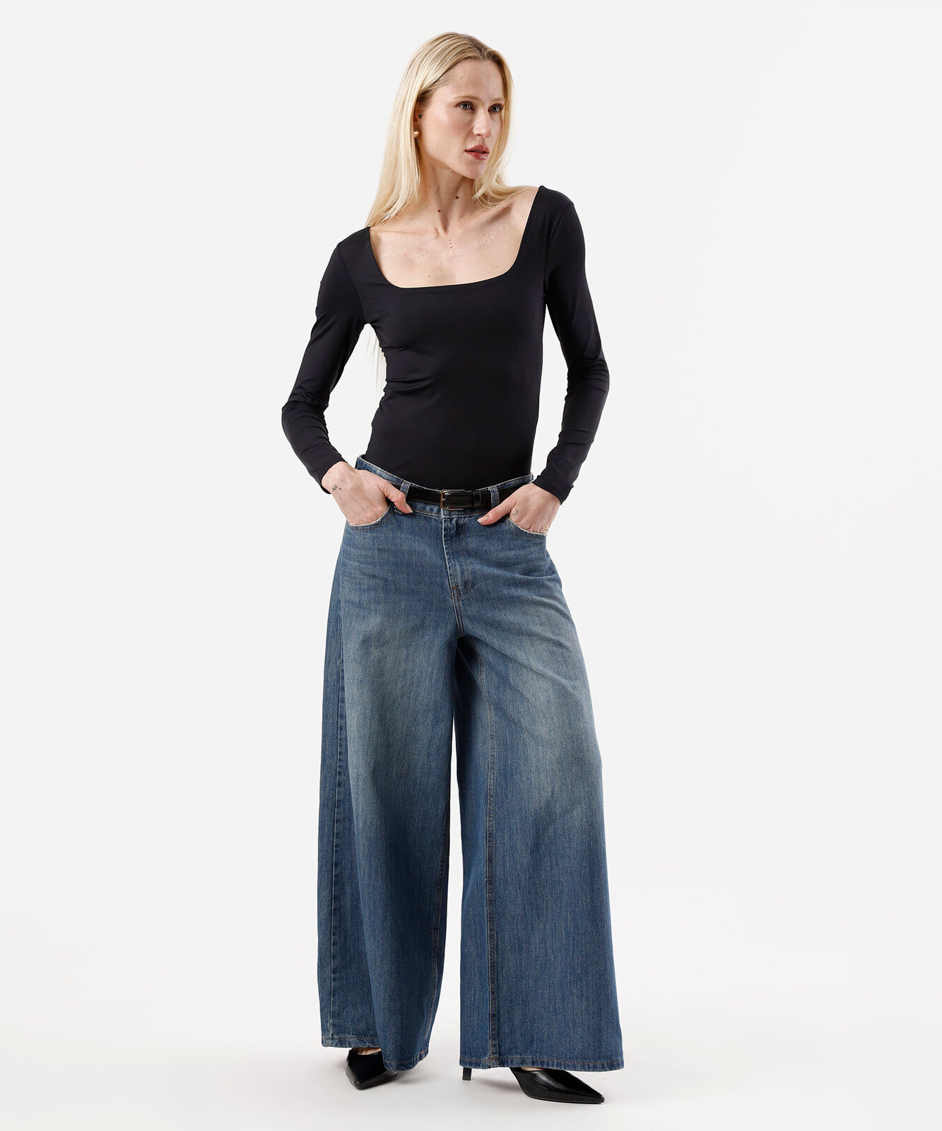 body feminino de poliamida decote quadrado manga longa preto