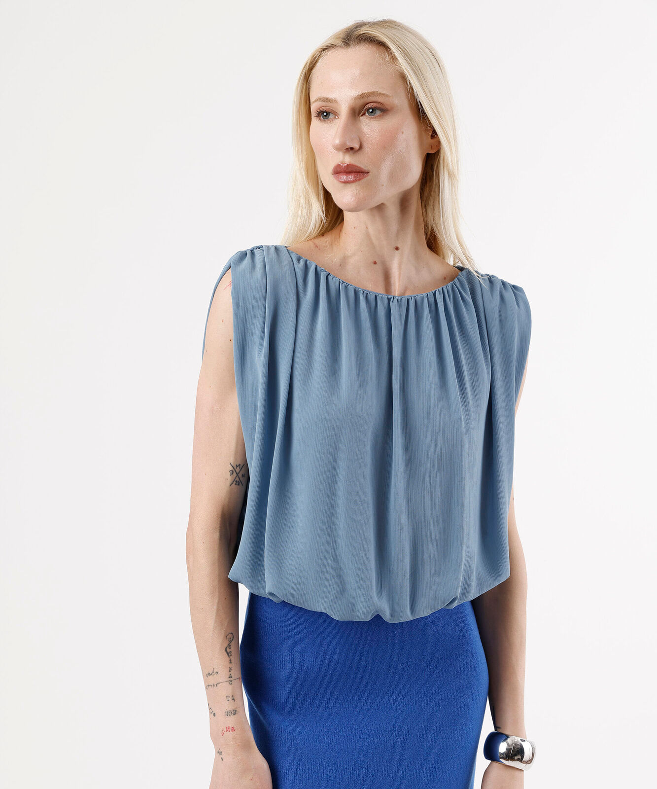 blusa balonê feminina decote canoa franzida azul