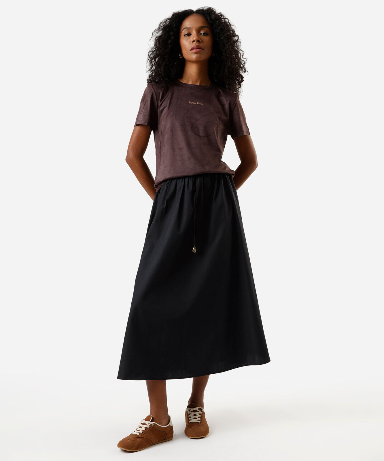 camiseta feminina de suede manga curta estampada marrom