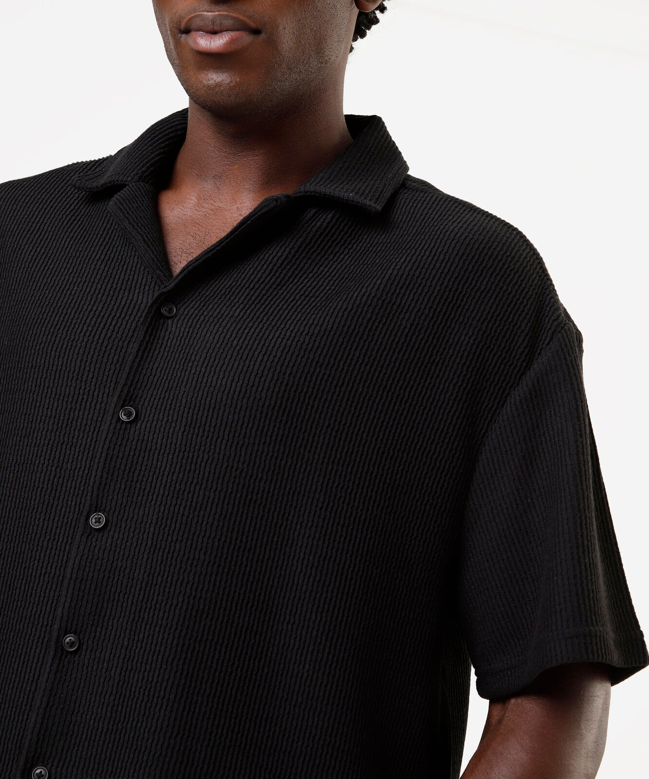camisa box fit masculina canelada preta