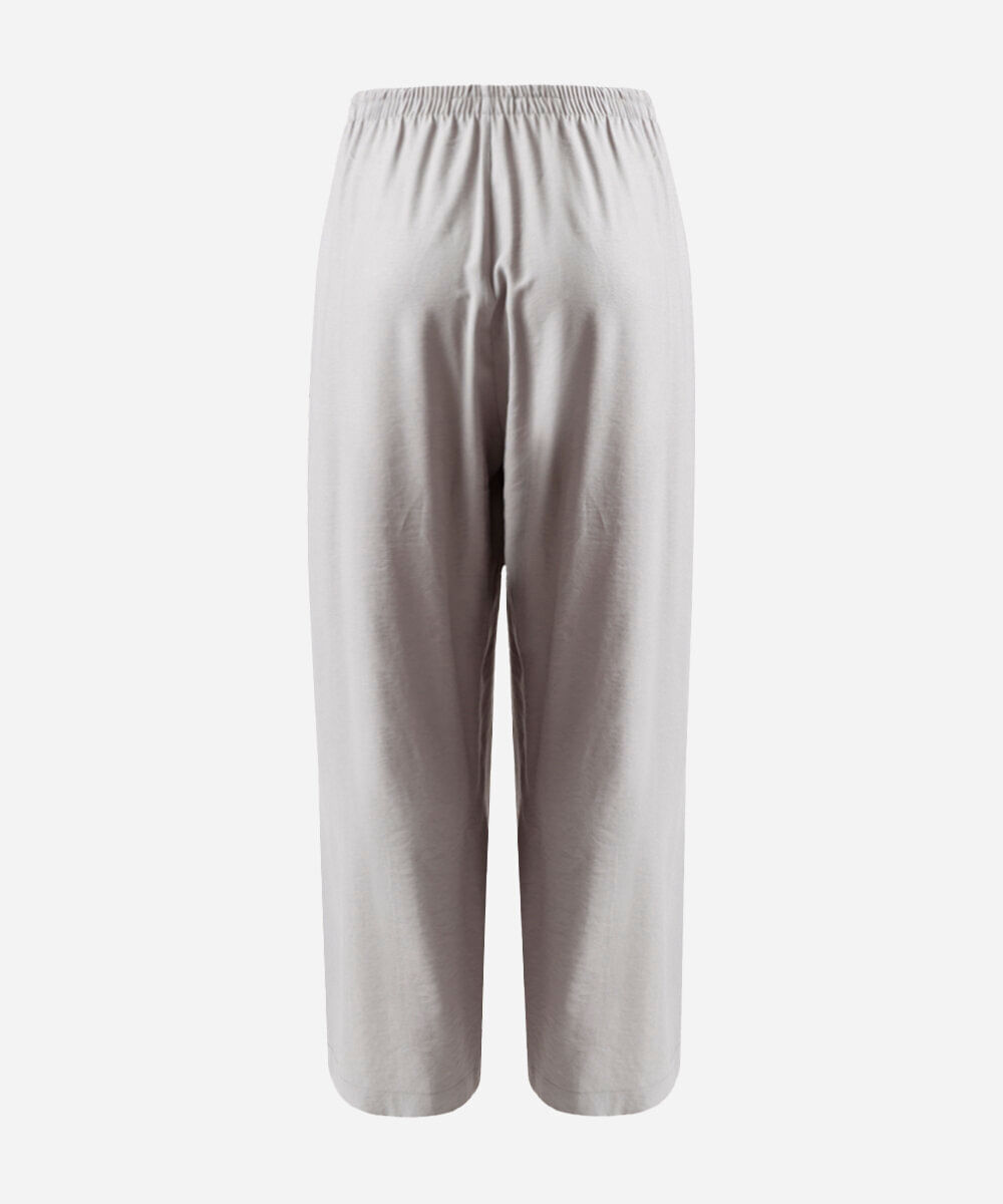 calça alfaiataria com prega e bolso plus size cinza