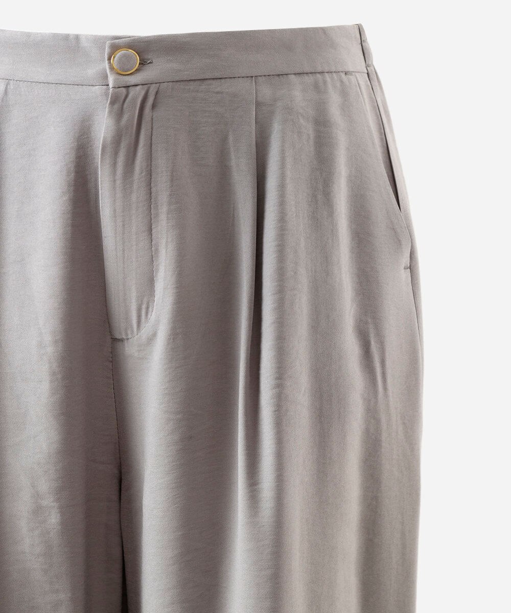 calça alfaiataria com prega e bolso plus size cinza