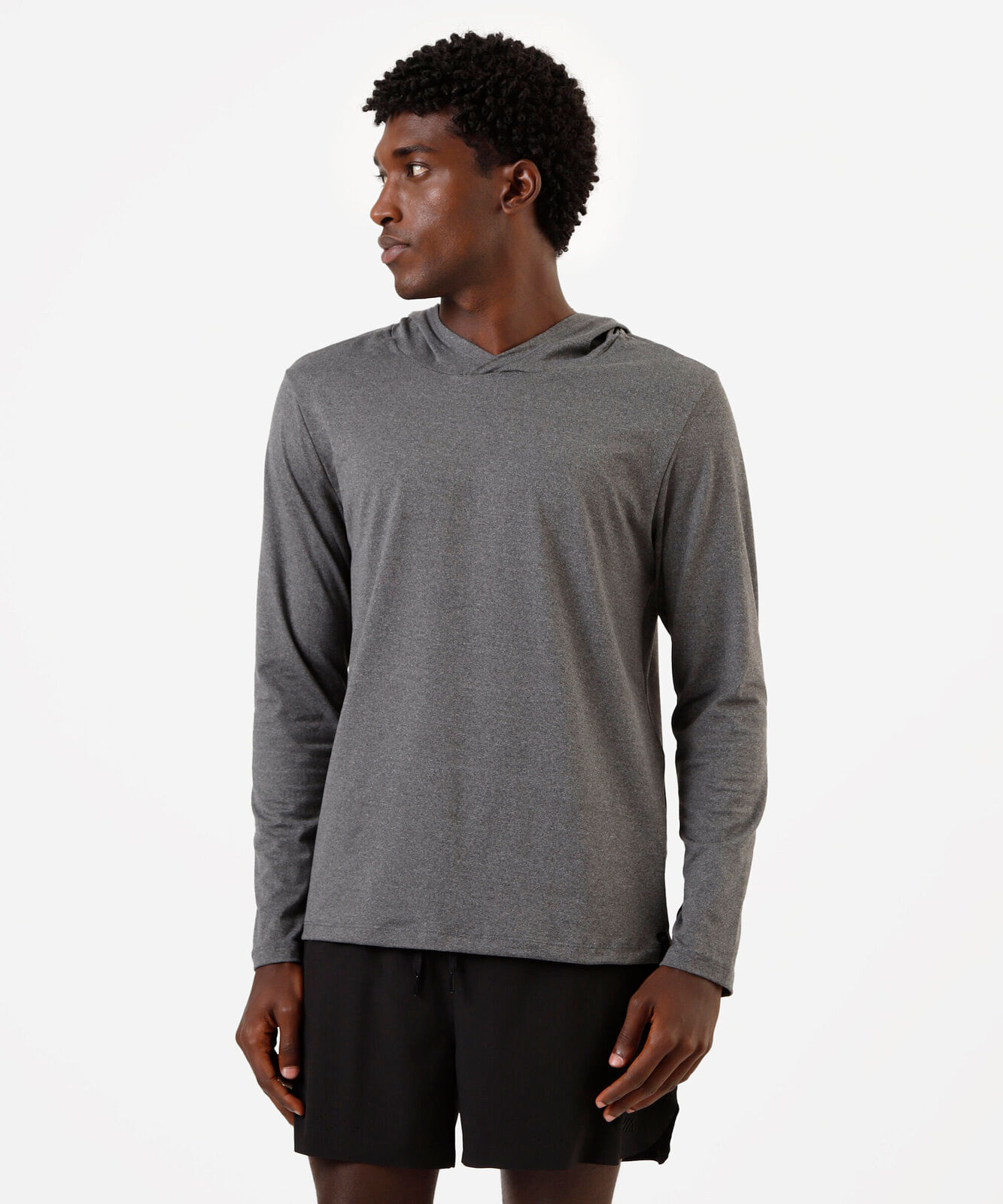 camiseta esportiva masculina com capuz manga longa cinza