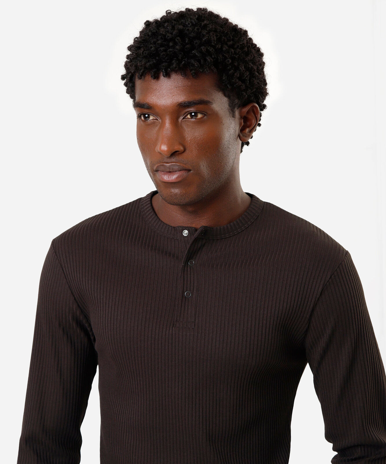 camiseta masculina canelada marrom