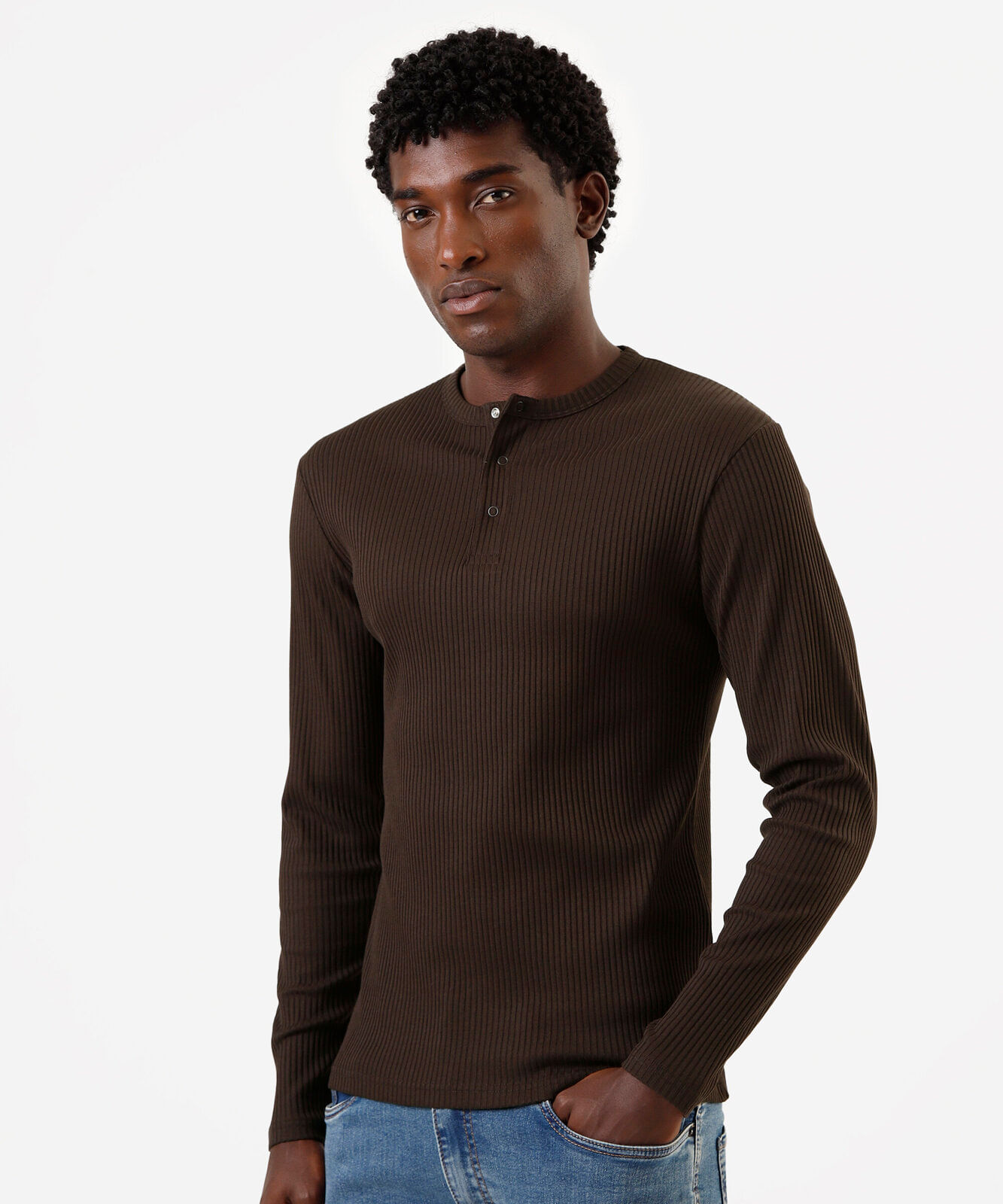 camiseta masculina canelada marrom