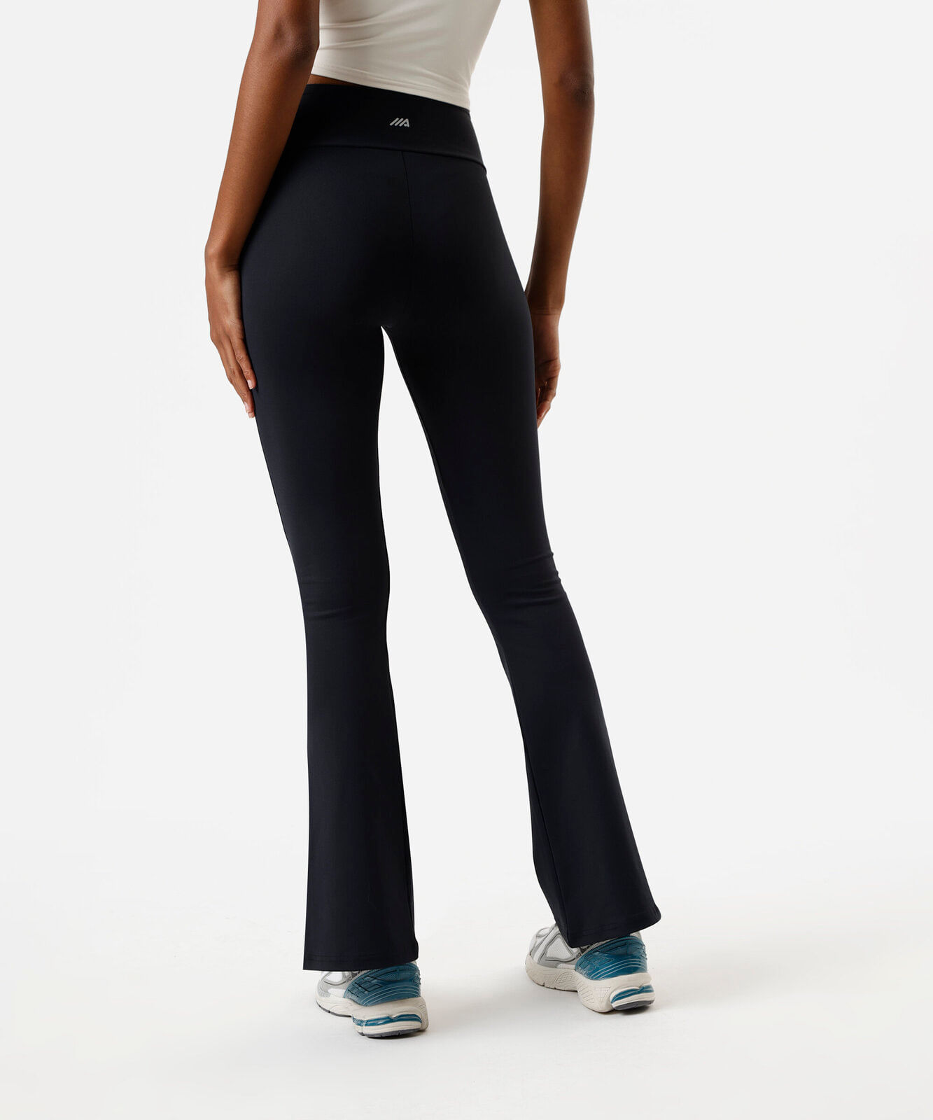 calça flare esportiva feminina de poliamida com fendas preta