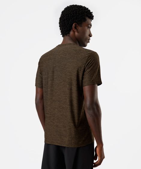 camiseta masculina esportiva com recorte marrom