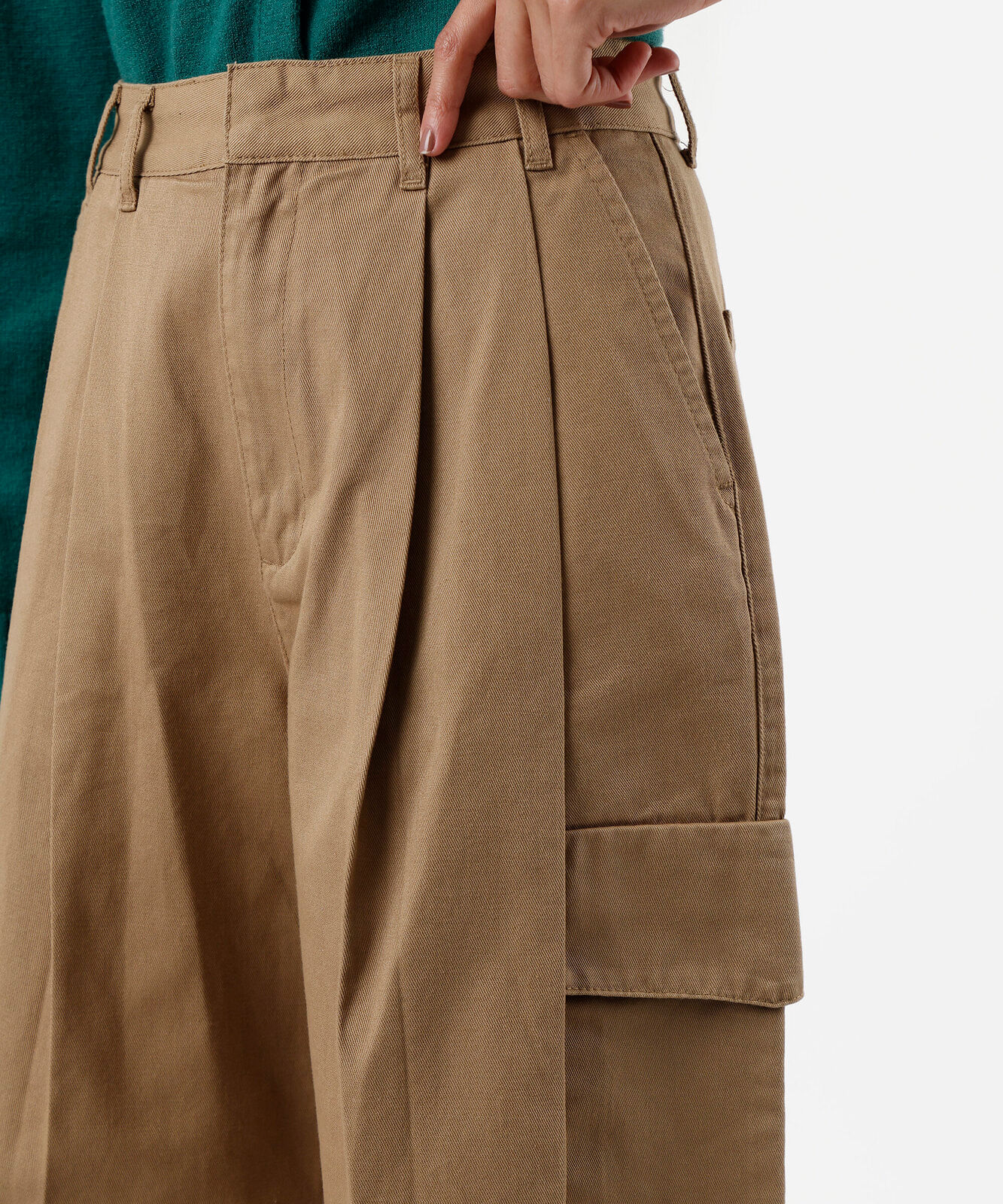 bermuda jorts cargo feminina de sarja cintura média bege