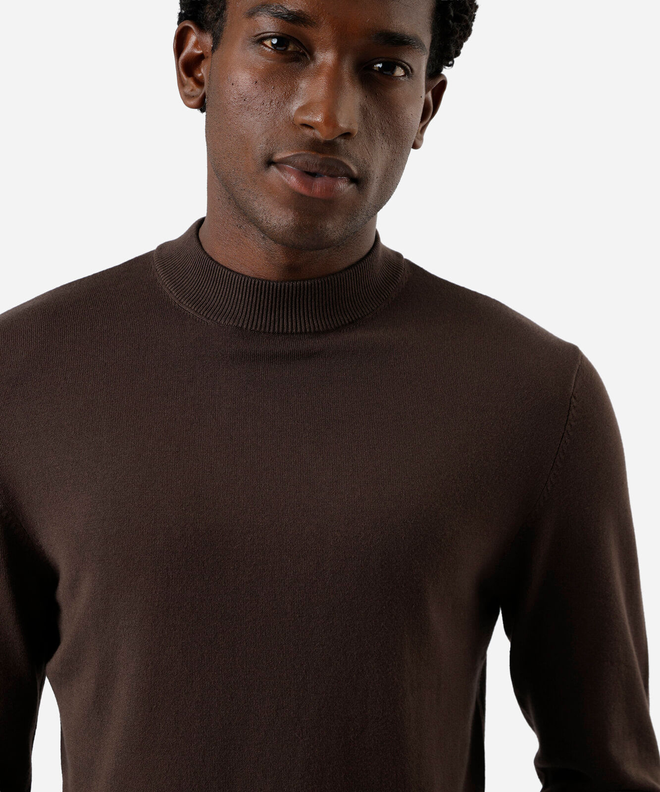 suéter masculino de tricot gola alta marrom