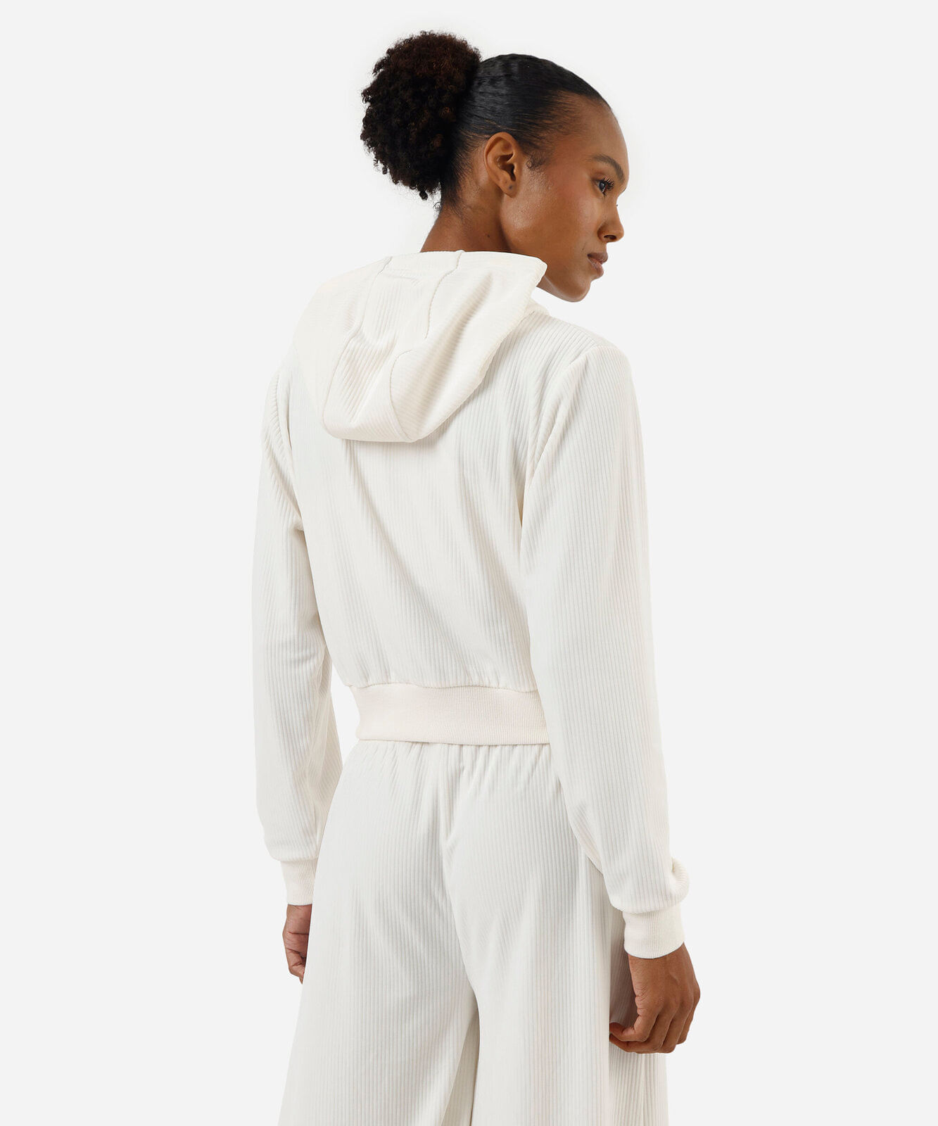 jaqueta bomber cropped plush esportiva com capuz off white