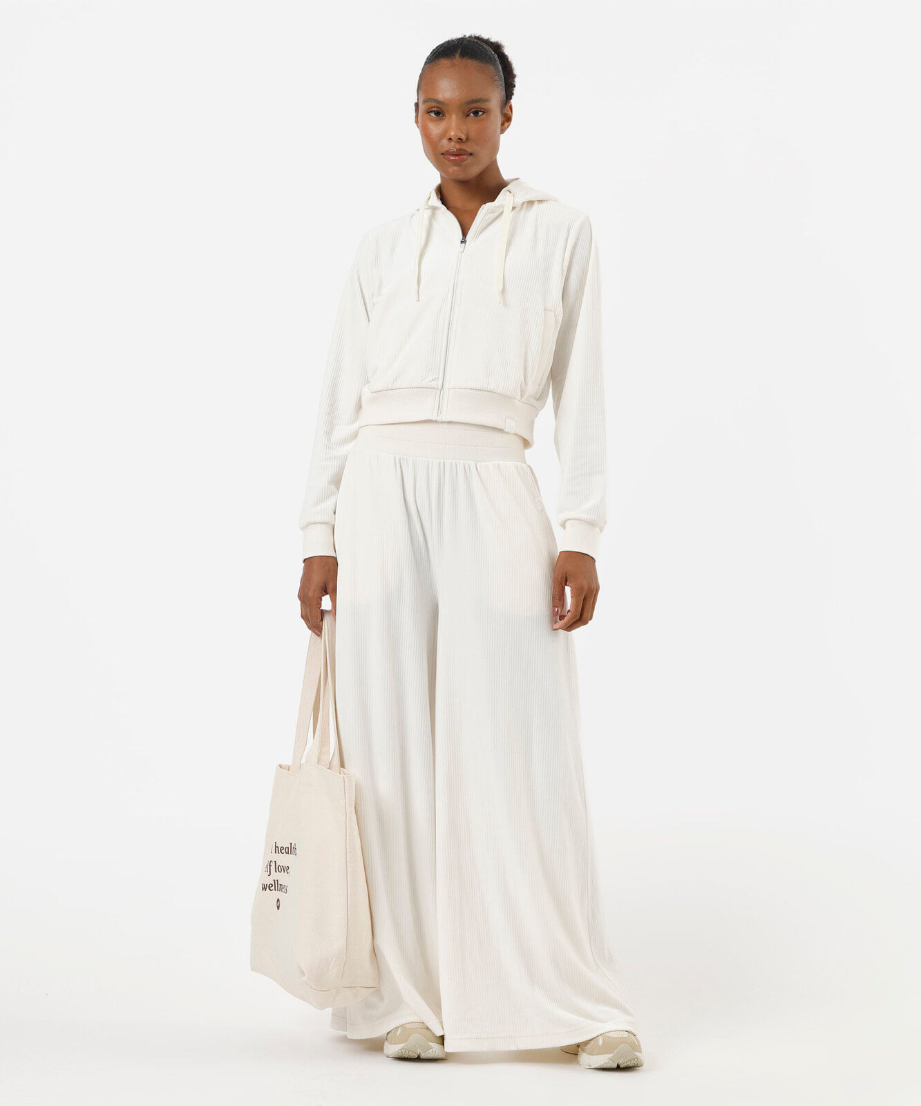jaqueta bomber cropped plush esportiva com capuz off white