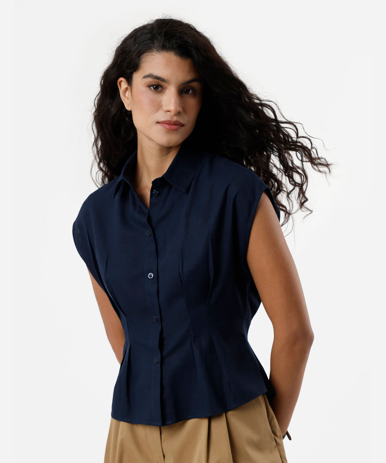 camisa feminina com linho e pences manga curta azul