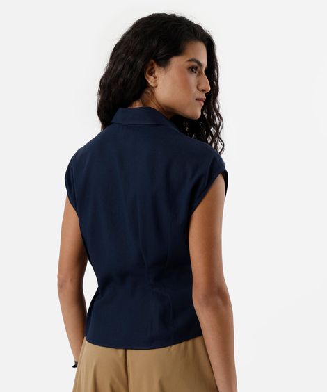 camisa feminina com linho e pences manga curta azul