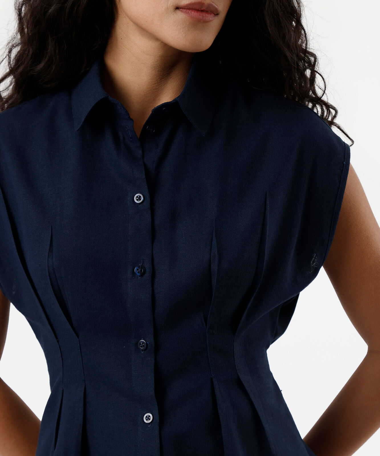 camisa feminina com linho e pences manga curta azul