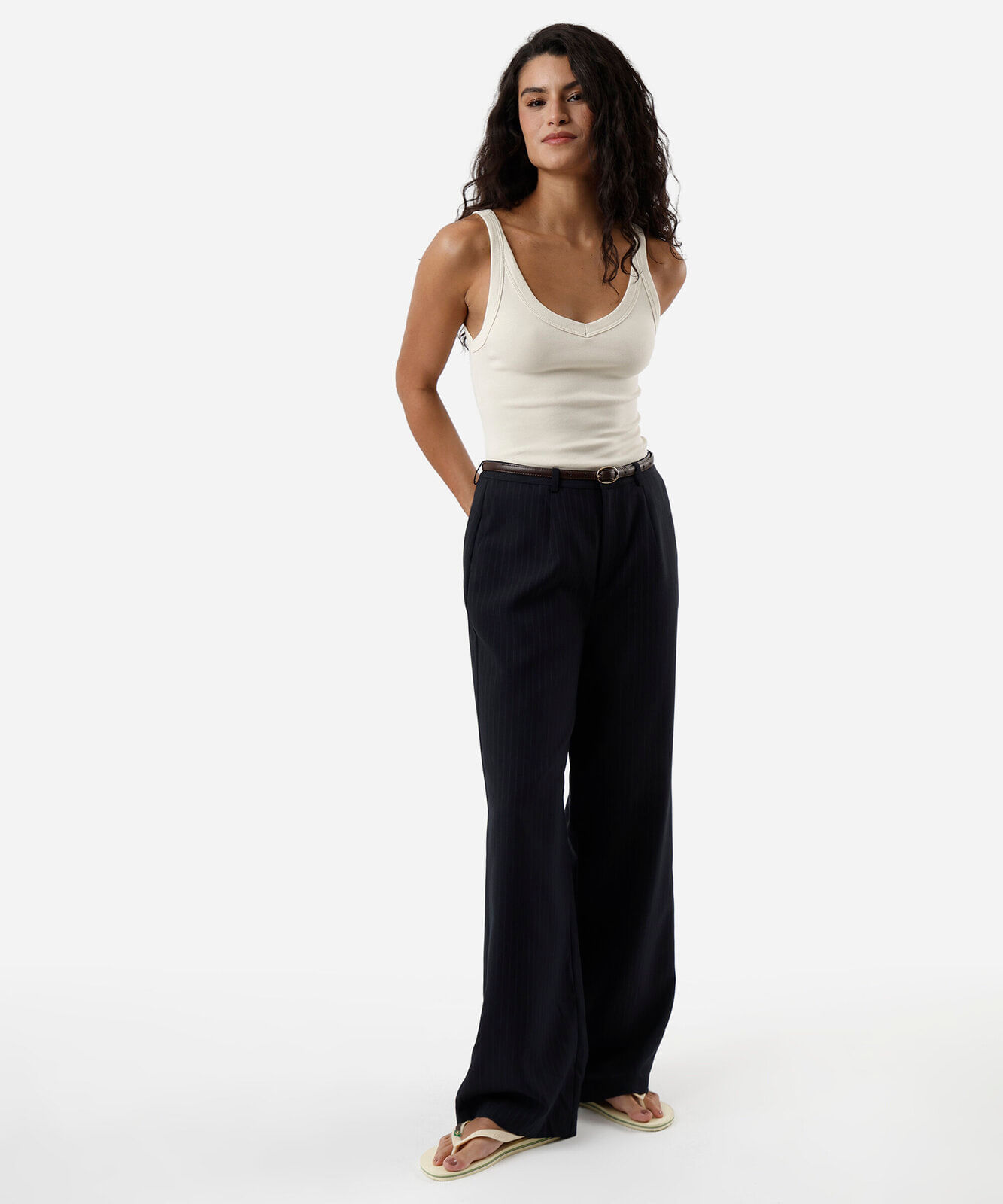 regata básica feminina canelada bege