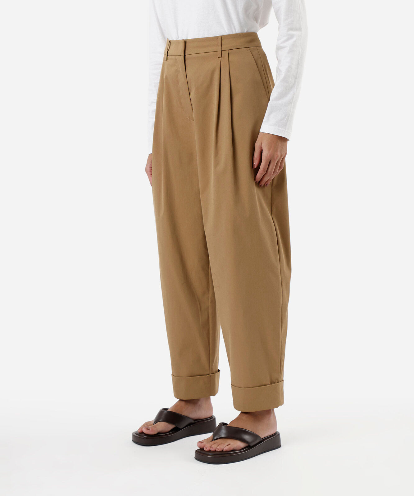 calça barrel feminina com pregas bege