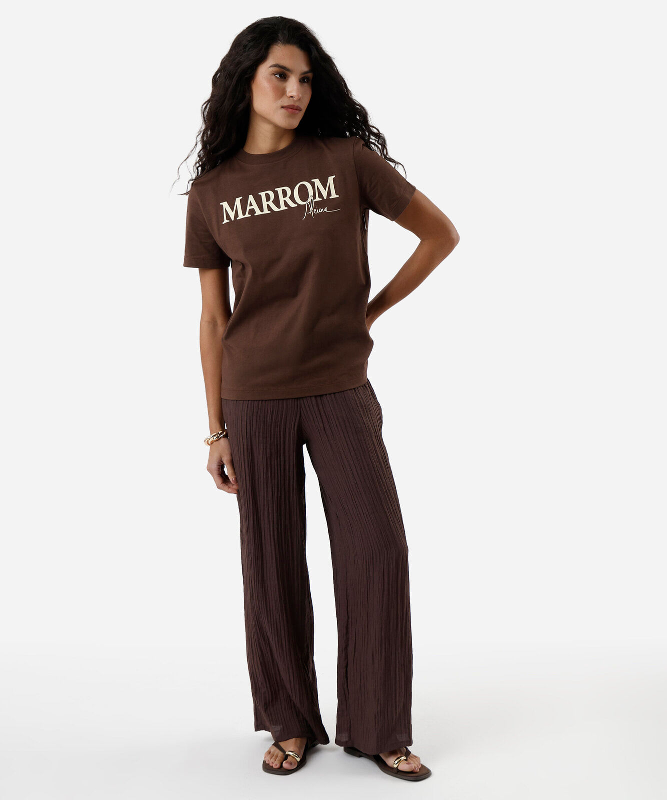 camiseta feminina de algodão manga curta alcione marrom