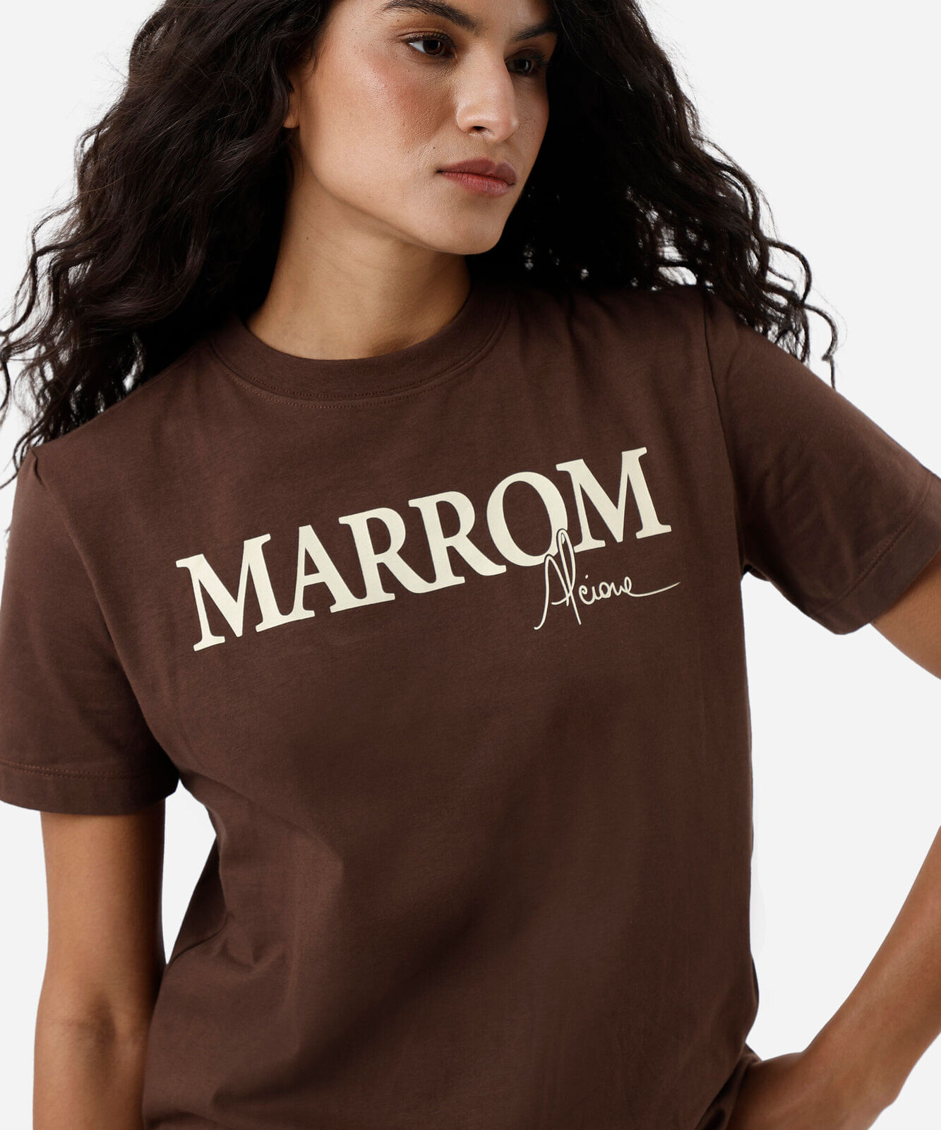 camiseta feminina de algodão manga curta alcione marrom