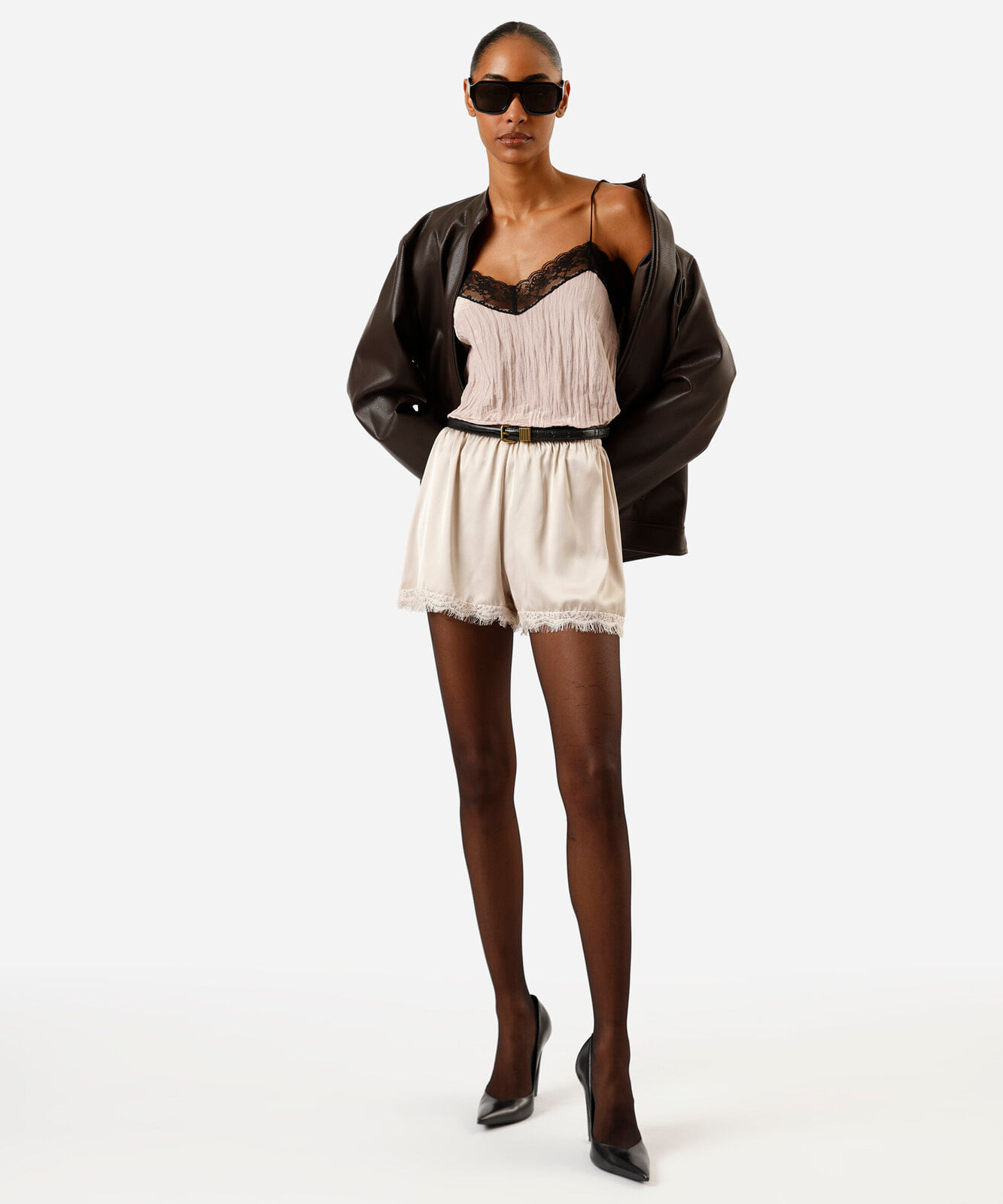 blusa alça fina feminina texturizada com renda bege