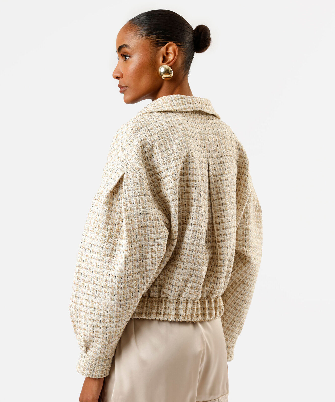 jaqueta feminina de tweed com pregas bege
