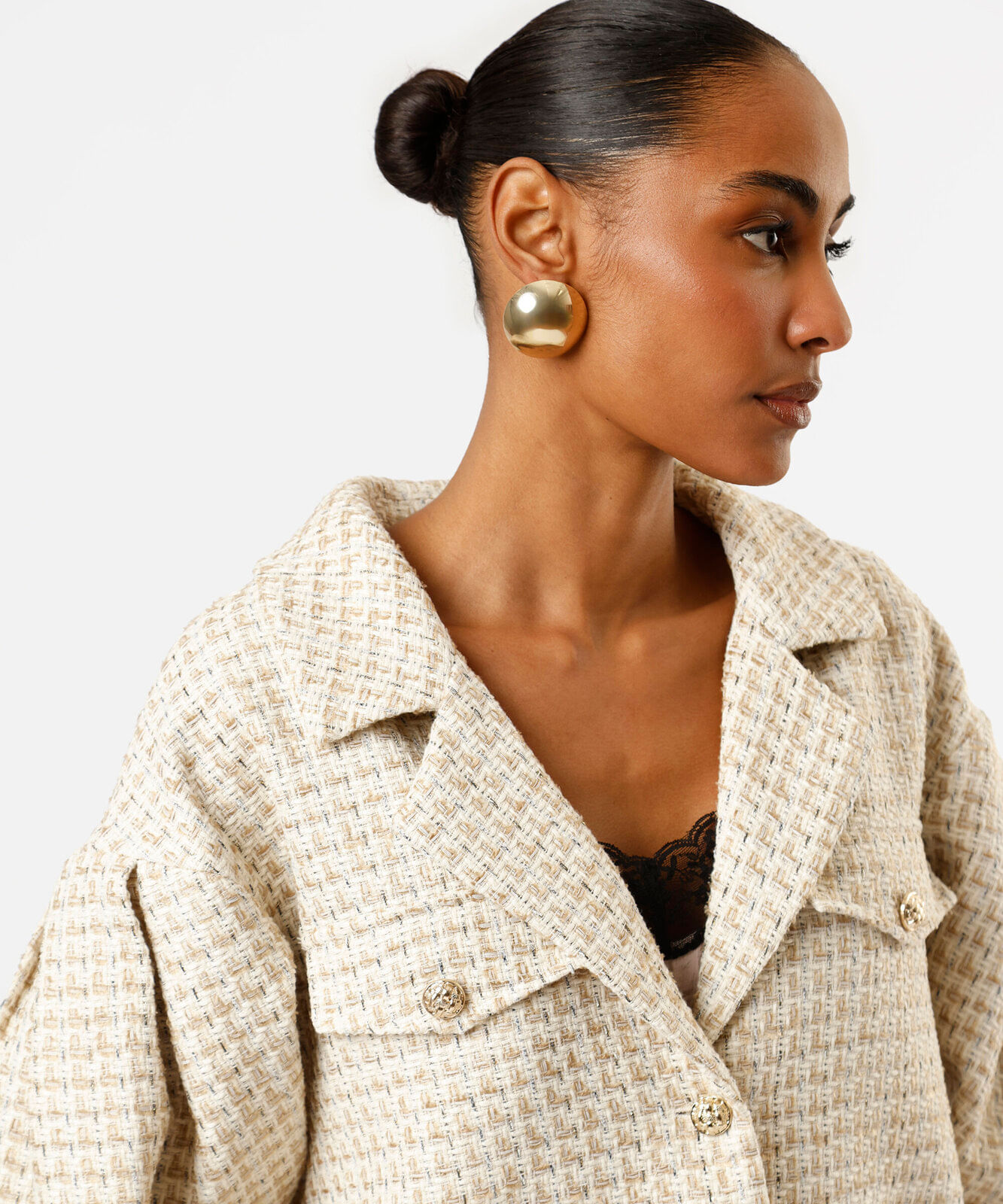 jaqueta feminina de tweed com pregas bege