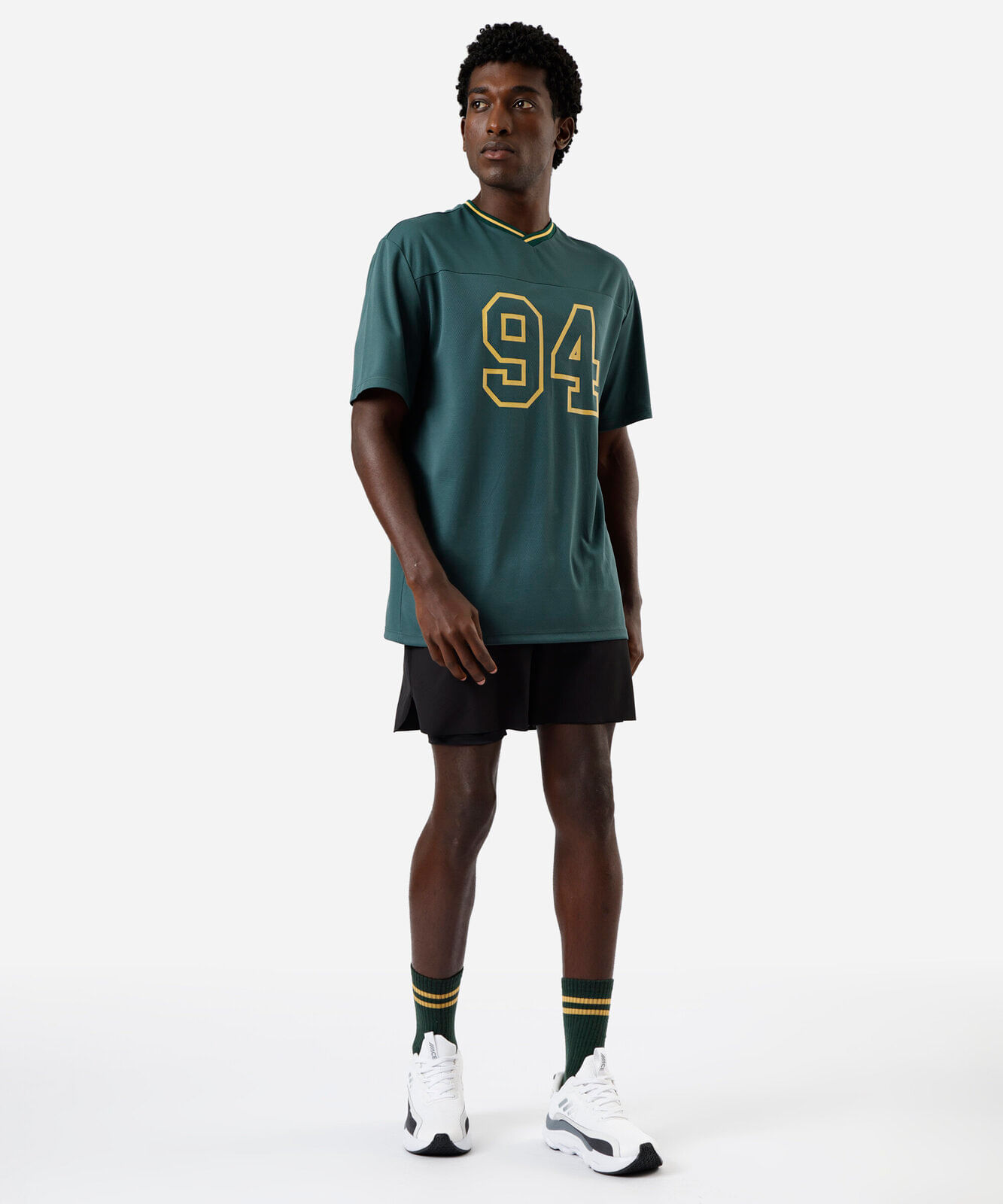 camiseta esportiva masculina  gola v manga curta estampada verde