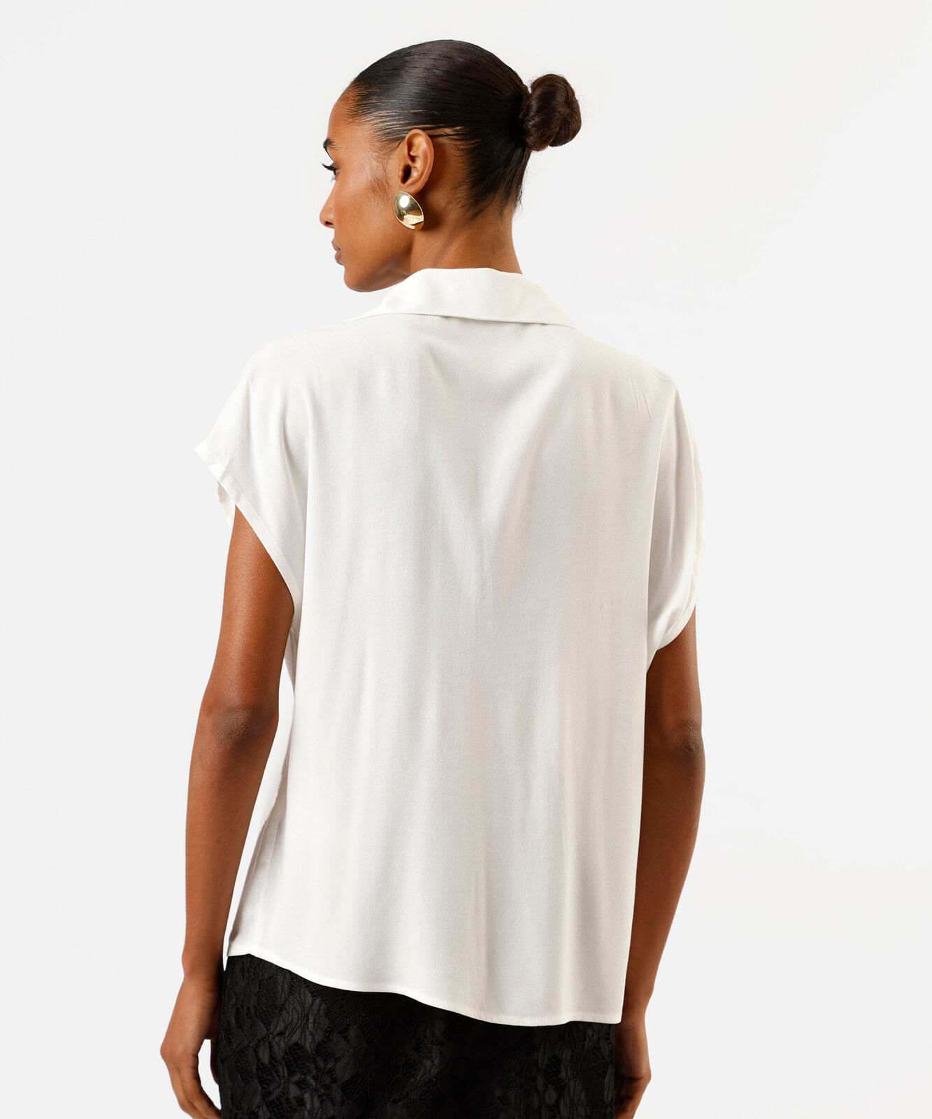 camisa feminina de viscose manga curta off white