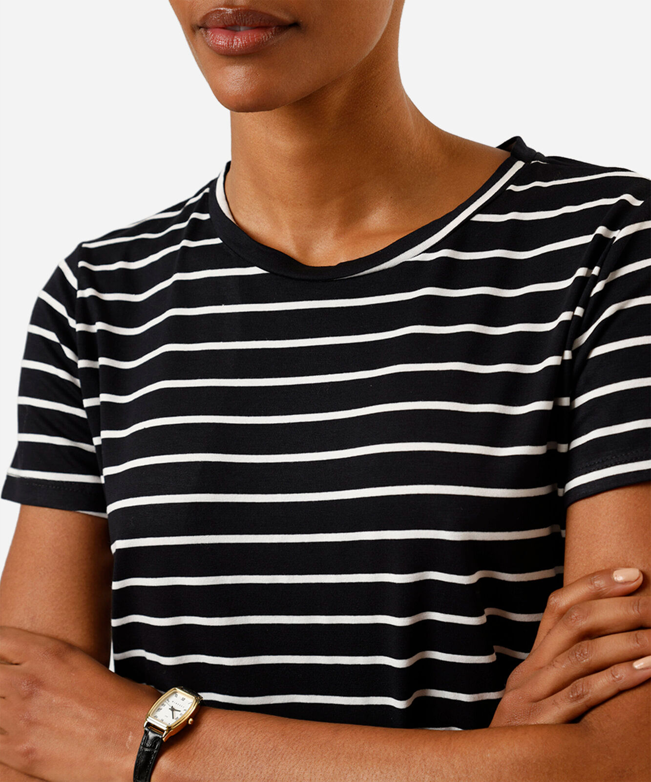 camiseta feminina básica listrada manga curta preta