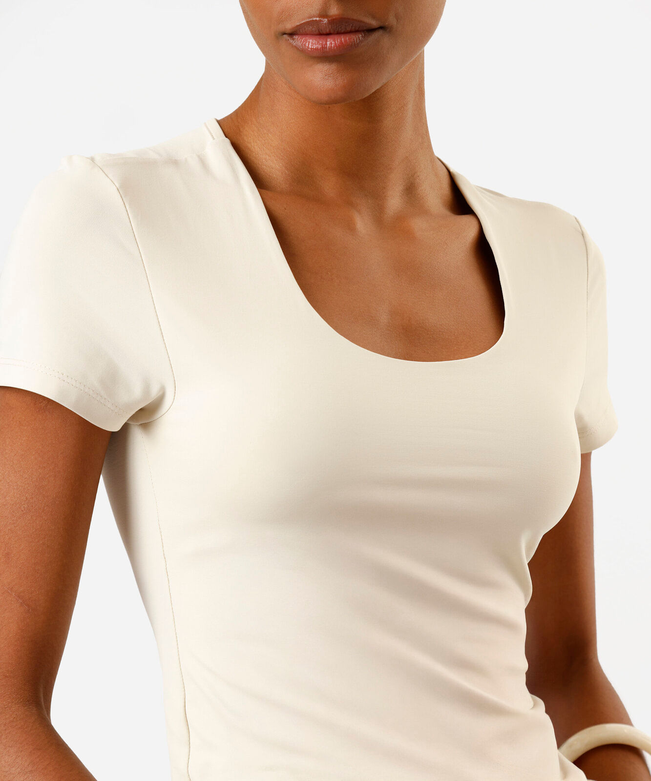 blusa baby look feminina de poliamida básica bege