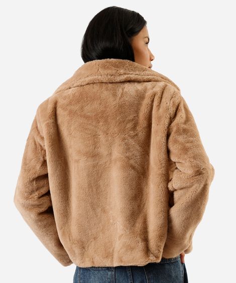 casaco feminino de pelúcia com bolsos marrom