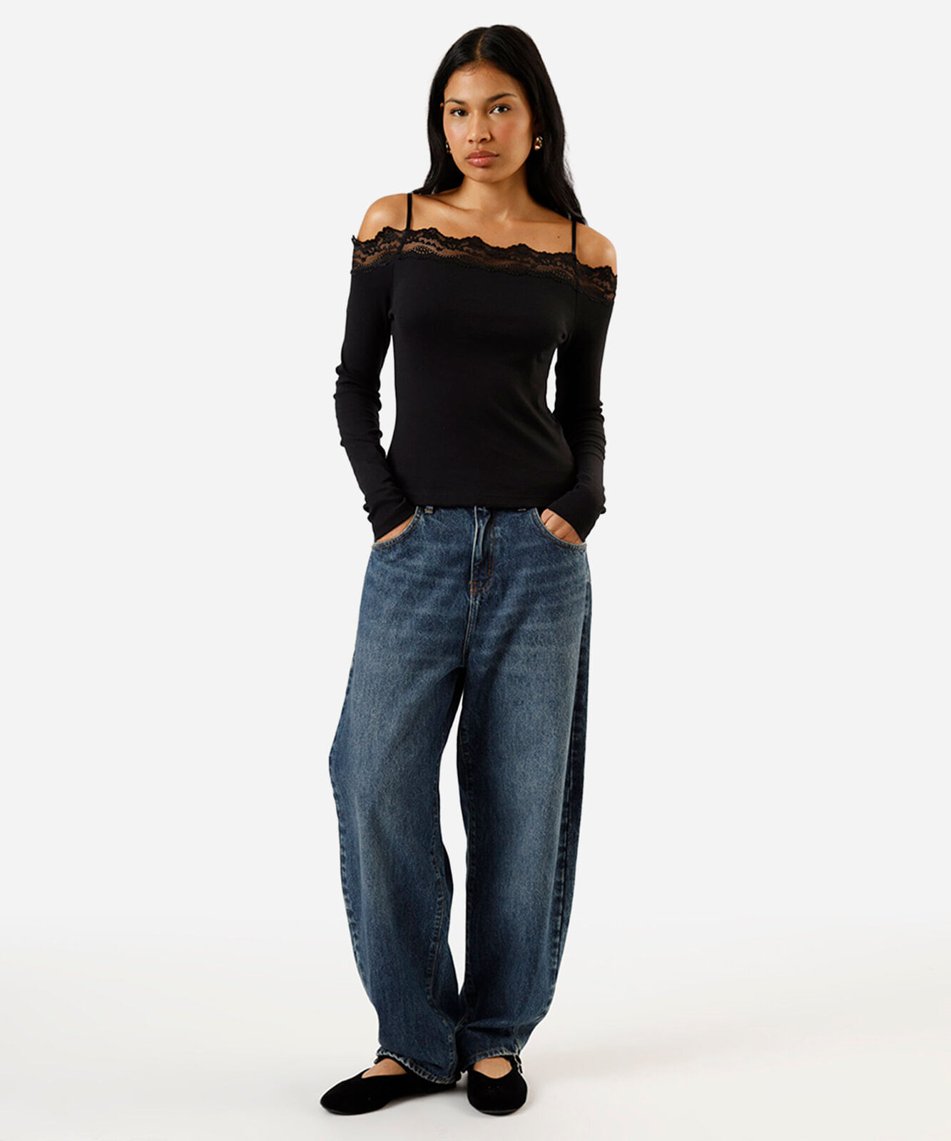 blusa feminina de algodão ombro a ombro canelada com renda preta