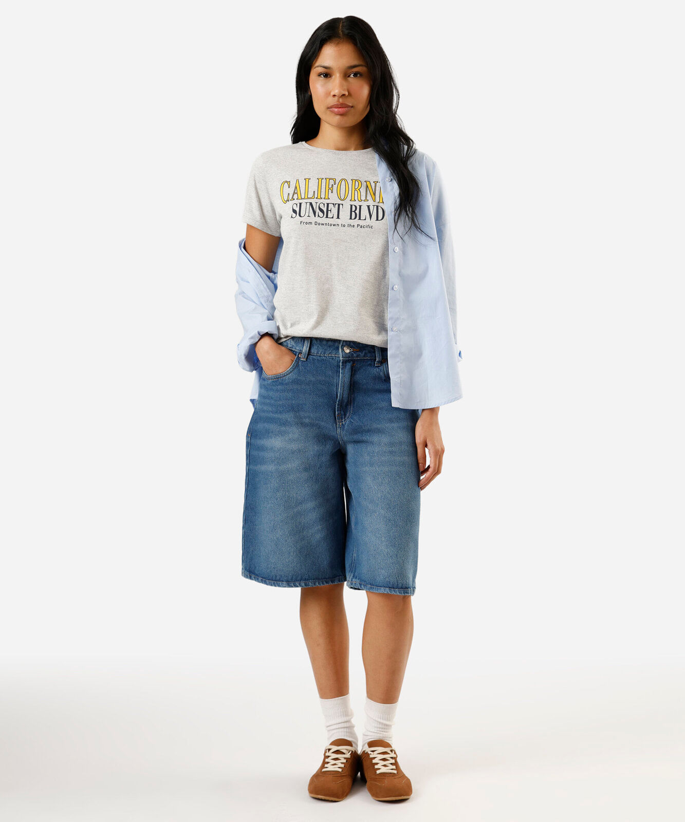 camiseta feminina com algodão manga curta estampada cinza