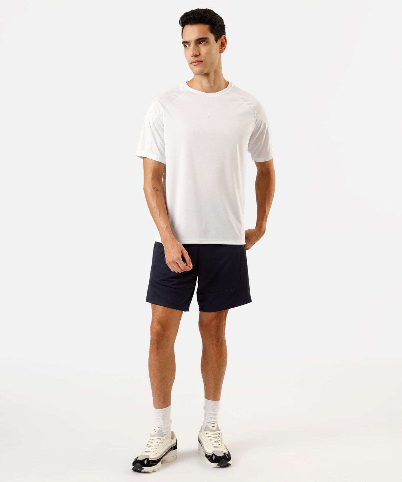 bermuda masculina esportiva com recortes azul