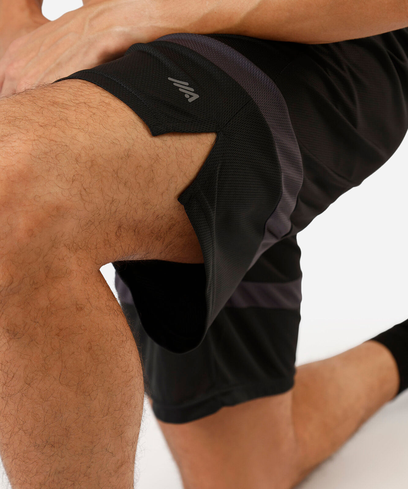 bermuda masculina esportiva com recortes texturizada cinza