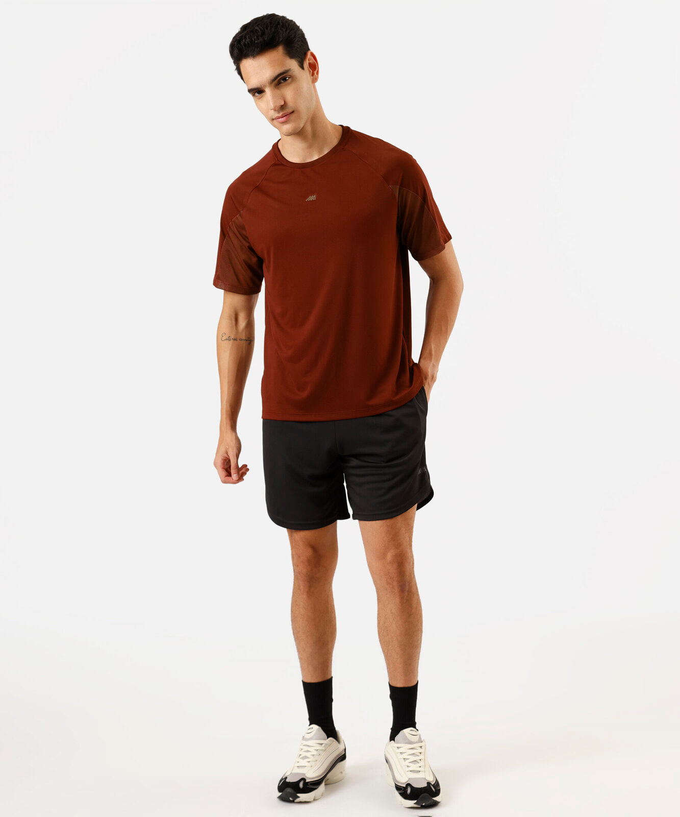 camiseta esportiva masculina manga curta vinho