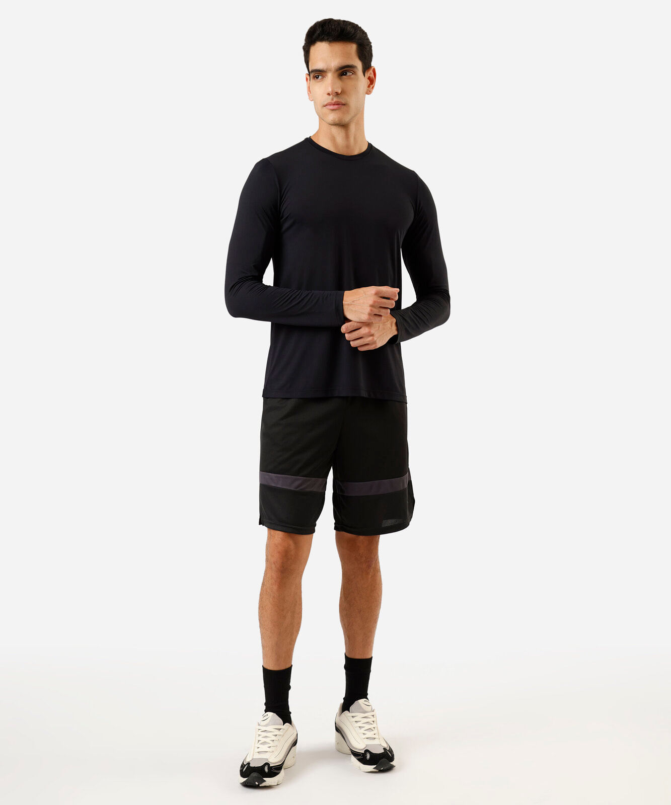 camiseta slim fit esportiva masculina de poliamida manga longa preta