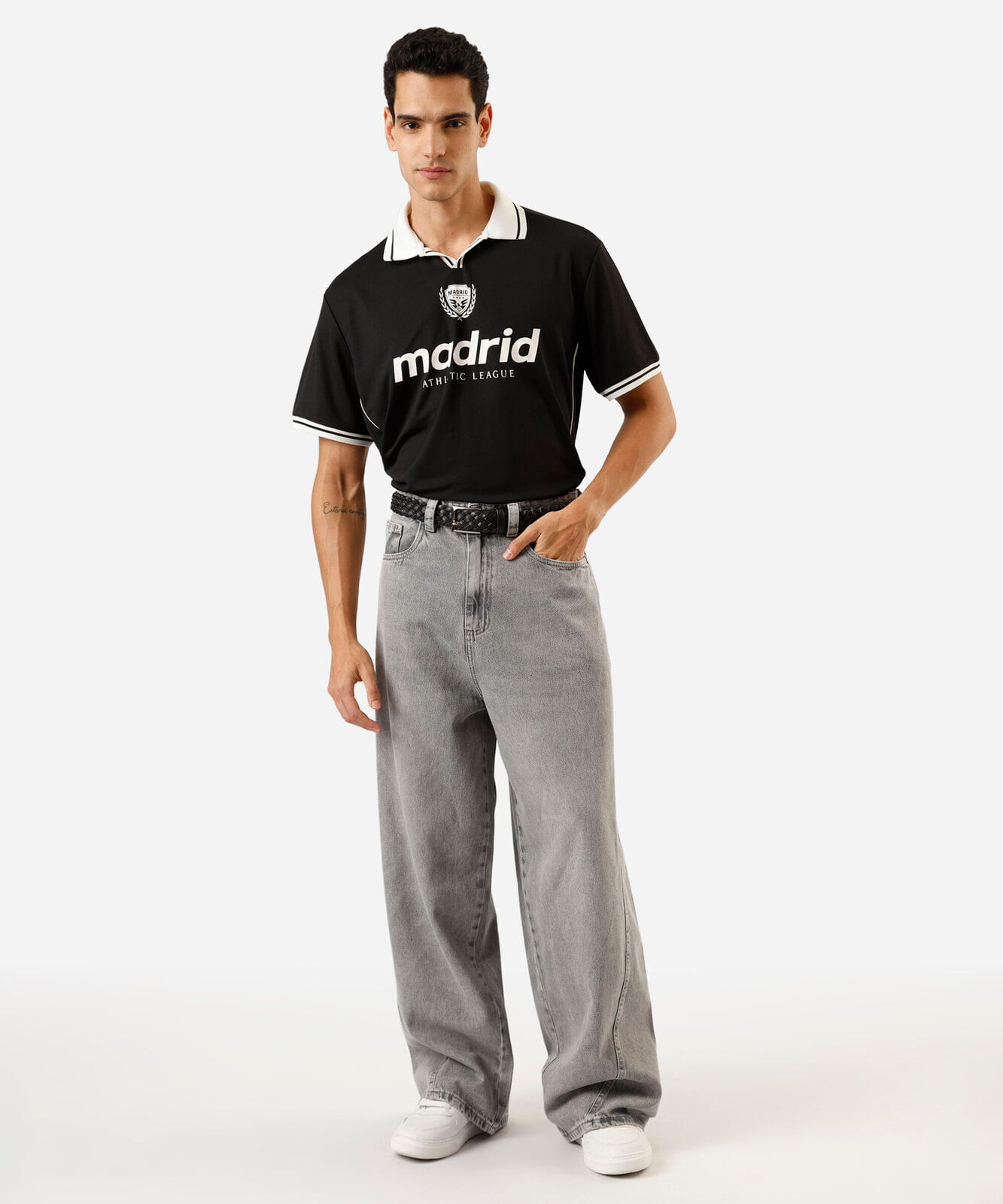 camiseta masculina com gola manga curta estampada preta