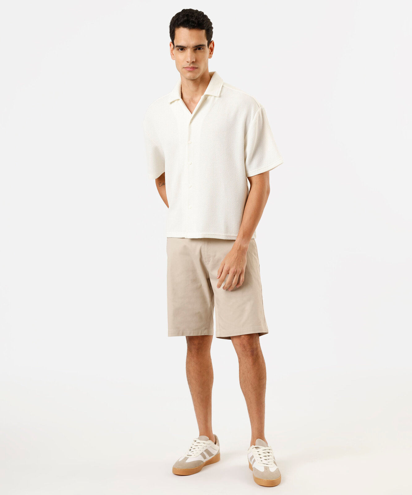 camisa box fit masculina canelada off white