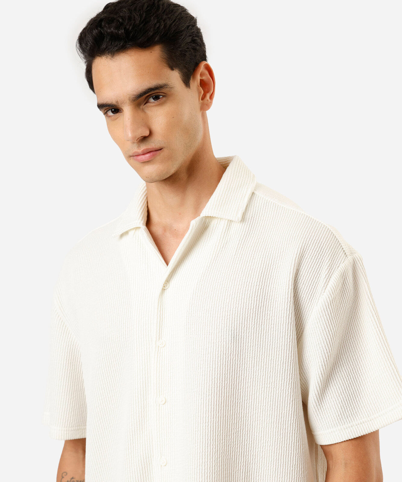 camisa box fit masculina canelada off white