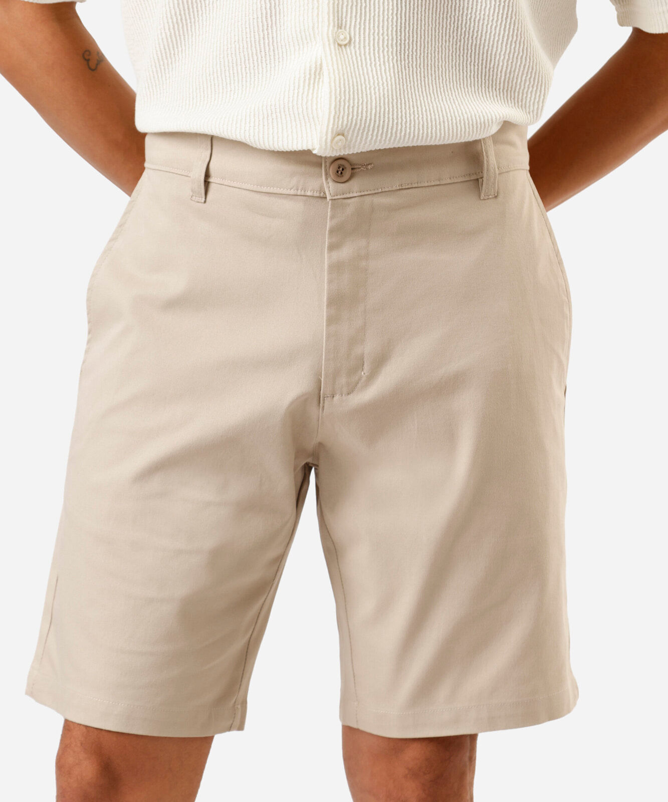 bermuda chino reta masculina de sarja bege