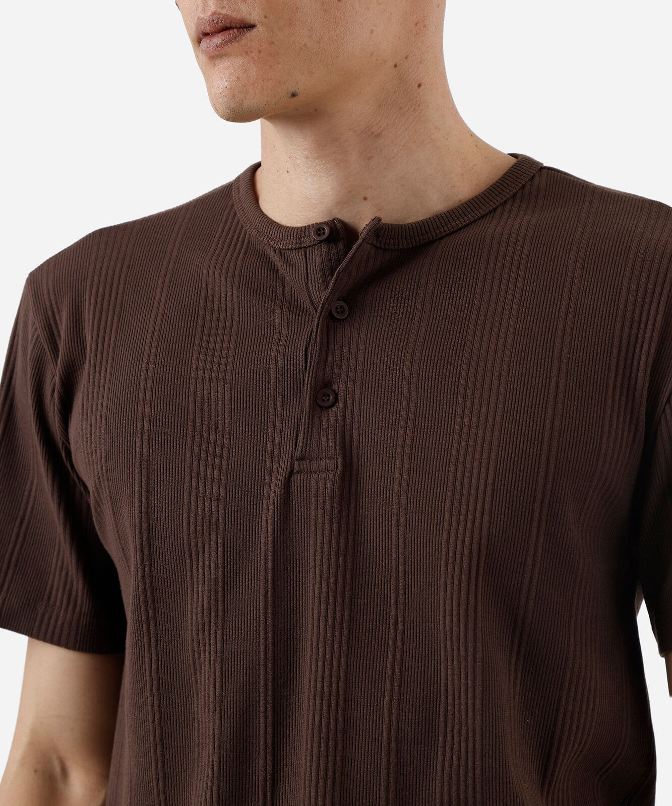 camiseta slim masculina canelada marrom