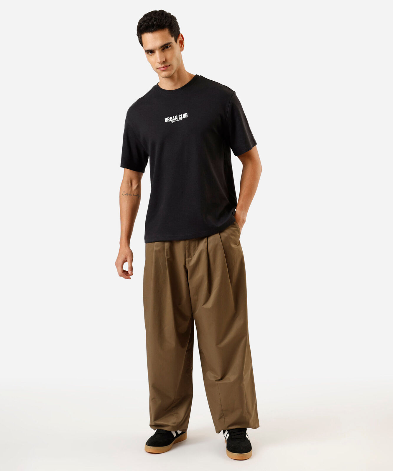 camiseta masculina com algodão manga curta estampada preta