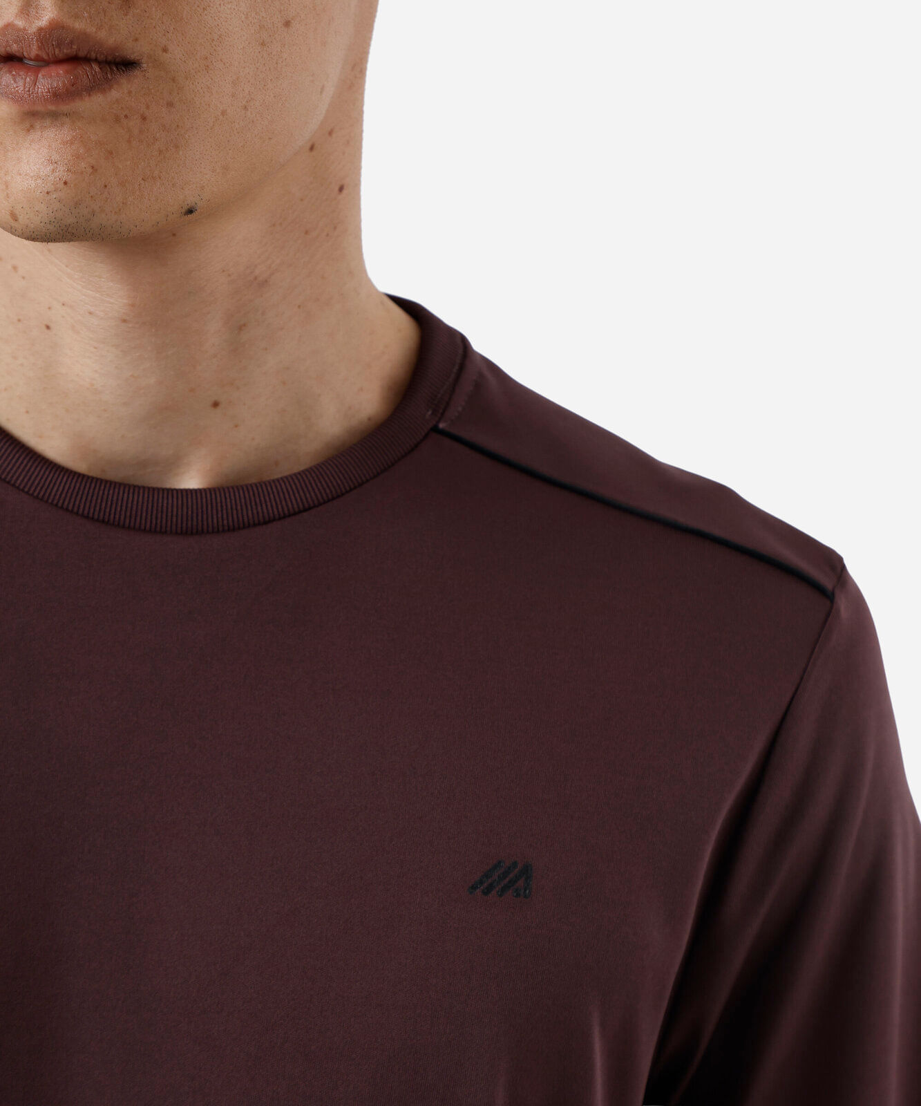 camiseta esportiva masculina manga curta com nervuras vinho