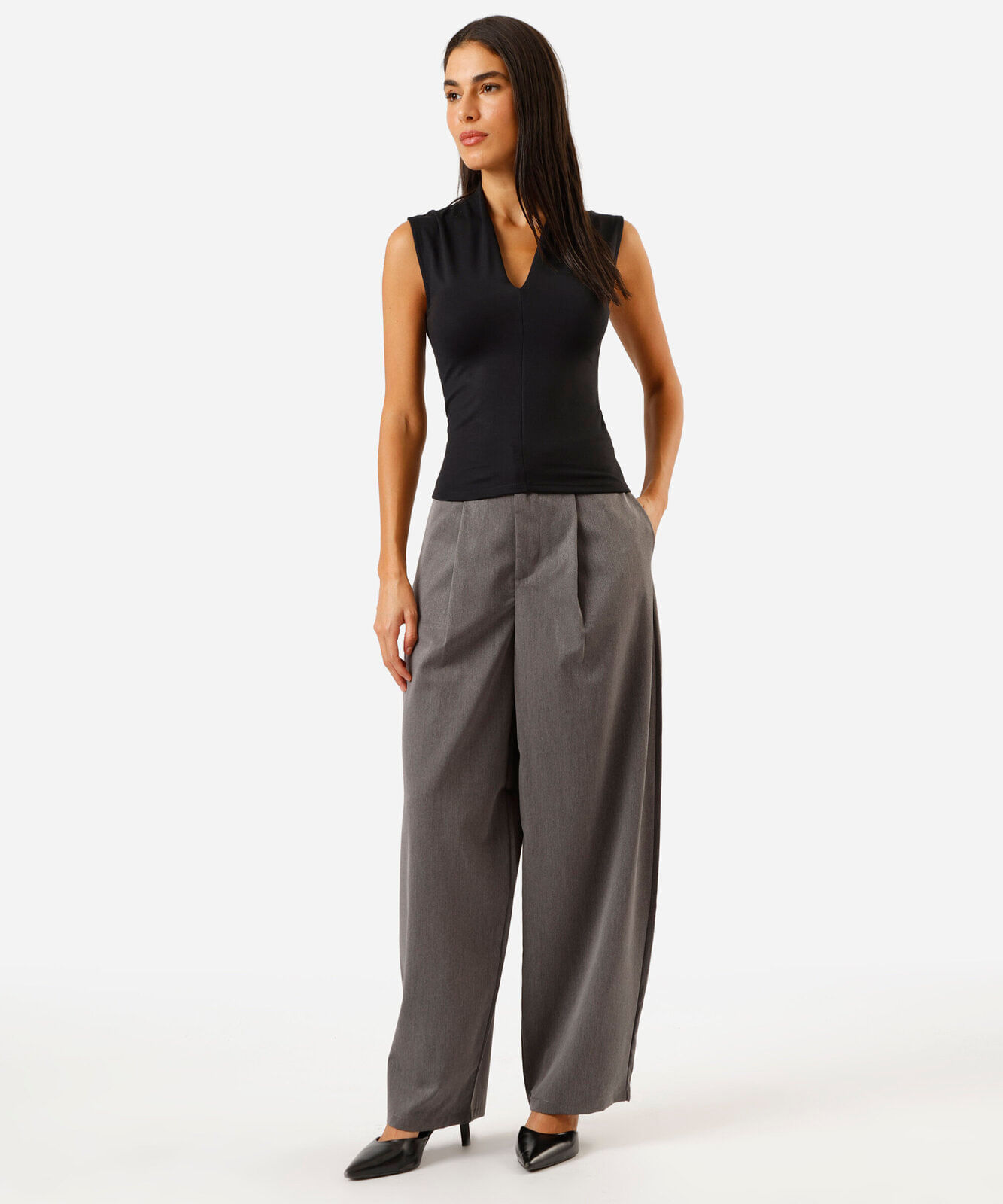 regata feminina com viscose decote v preta