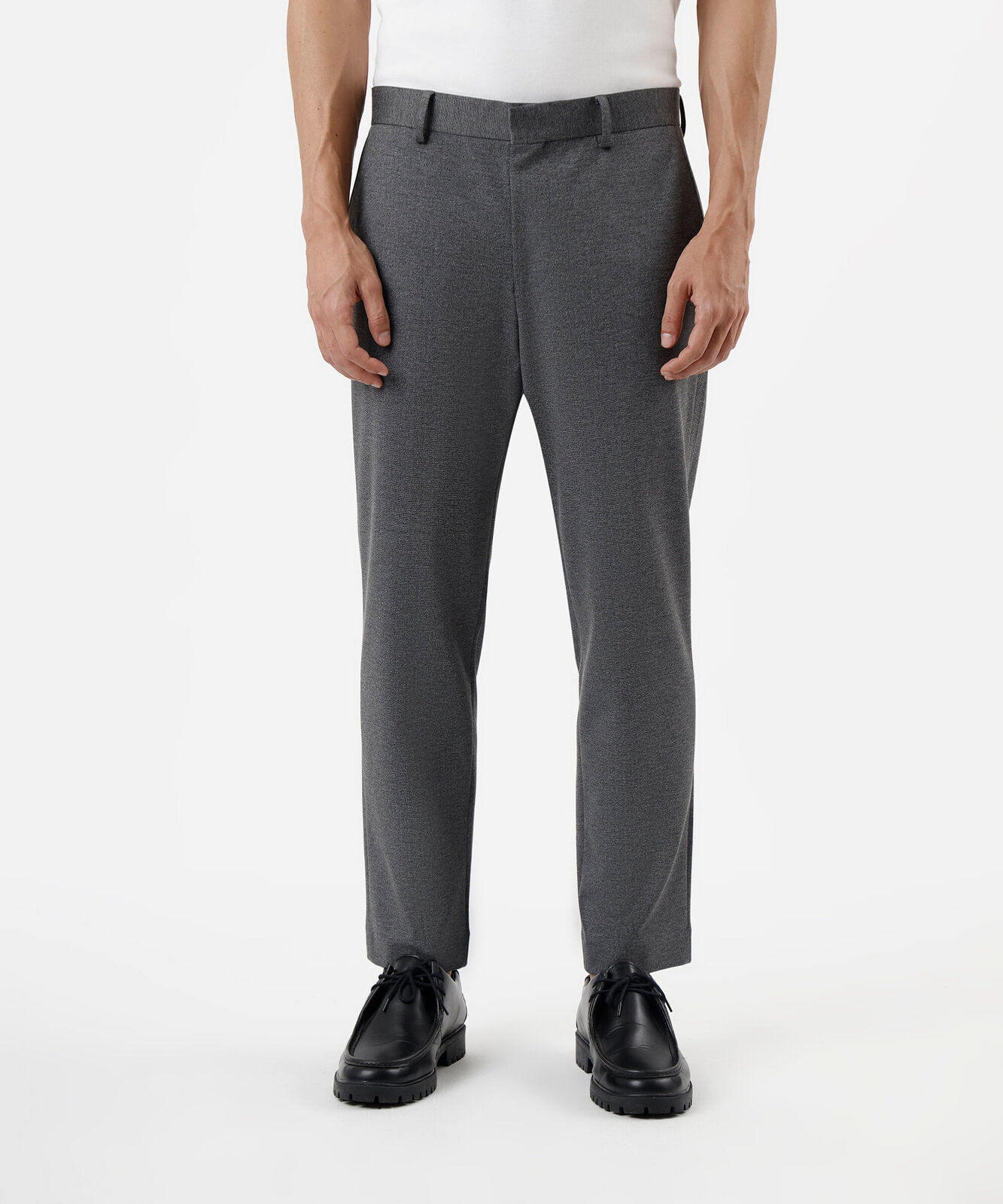 calça chino carrot de alfaiataria masculina cinza