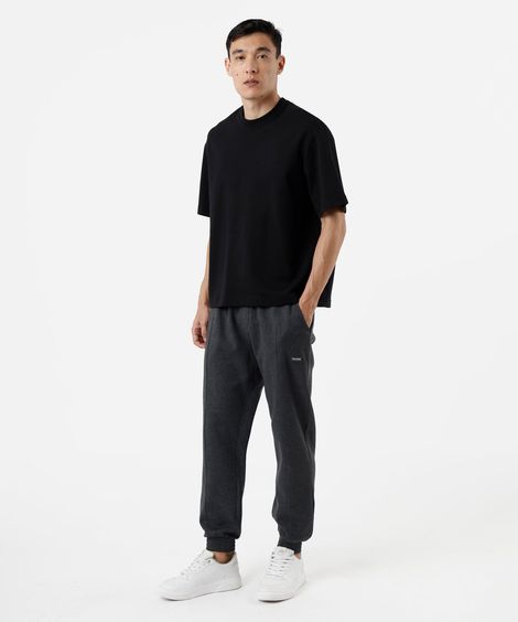 calça jogger de moletom cinza escuro