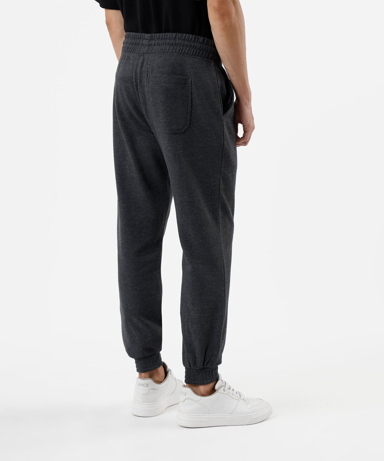 calça jogger de moletom cinza escuro