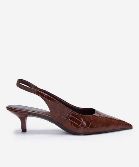 scarpin bico fino salto baixo marrom