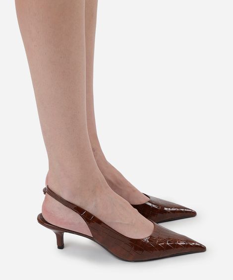 scarpin bico fino salto baixo marrom